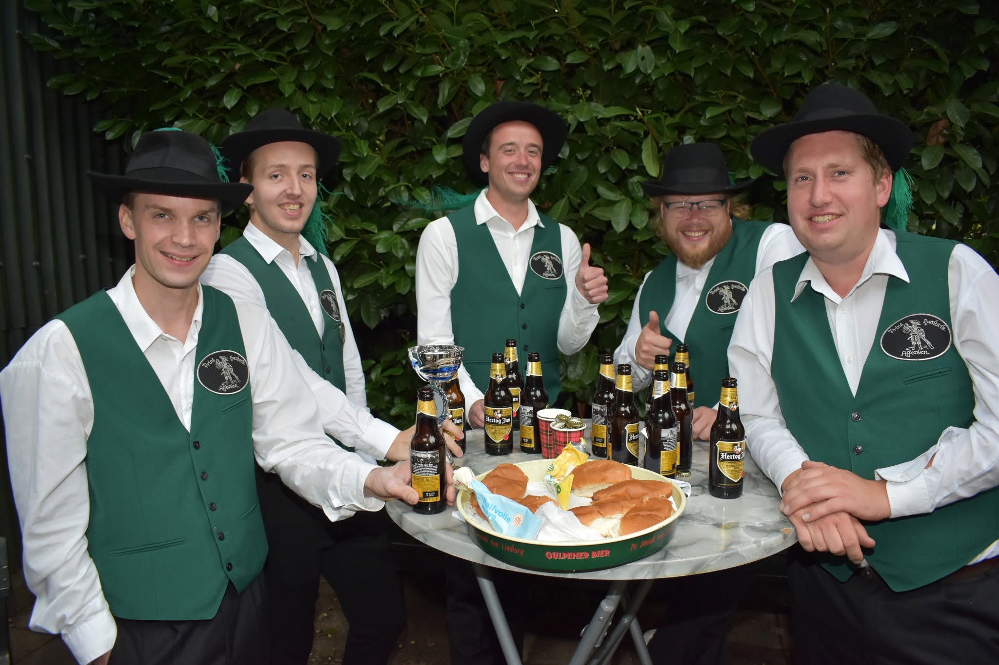 schutters aan het bier